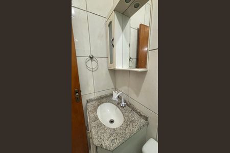 Casa à venda com 100m², 2 quartos e 2 vagasBanheiro da Suíte 1