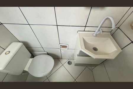 Casa à venda com 100m², 2 quartos e 2 vagasBanheiro da Suíte 2