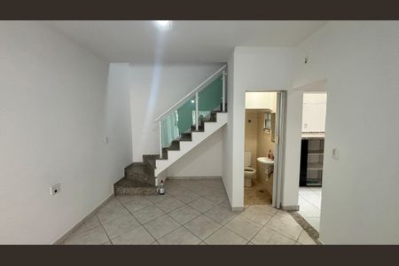 Casa à venda com 100m², 2 quartos e 2 vagasSala