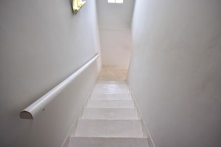 Casa à venda com 260m², 3 quartos e 3 vagasEscada