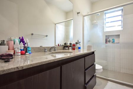 Casa à venda com 260m², 3 quartos e 3 vagasBanheiro