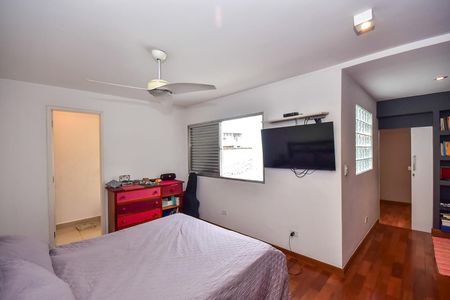 Casa à venda com 260m², 3 quartos e 3 vagasSuíte