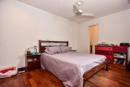 Casa à venda com 260m², 3 quartos e 3 vagasSuíte