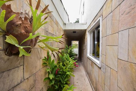 Casa à venda com 260m², 3 quartos e 3 vagasCorredor Externo