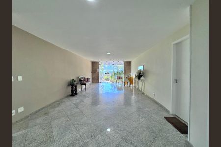 Apartamento para alugar com 209m², 3 quartos e 3 vagas Apartamento para alugar com 209m², 3 quartos e 3 vagasÁrea comum