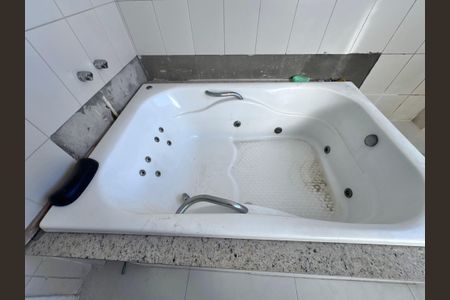 Apartamento para alugar com 209m², 3 quartos e 3 vagas Apartamento para alugar com 209m², 3 quartos e 3 vagasBanheiro da Suíte 2