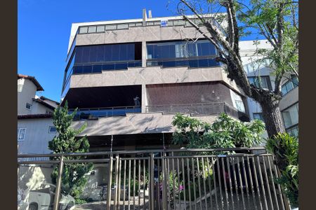 Apartamento para alugar com 209m², 3 quartos e 3 vagas Apartamento para alugar com 209m², 3 quartos e 3 vagasFachada