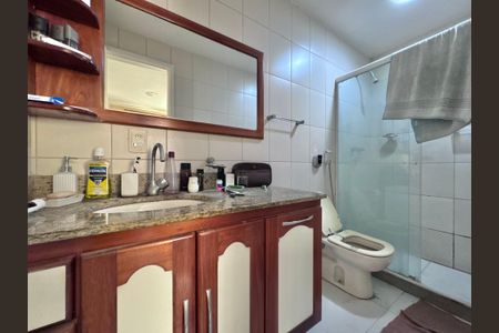 Apartamento para alugar com 209m², 3 quartos e 3 vagas Apartamento para alugar com 209m², 3 quartos e 3 vagasBanheiro da Suíte 1