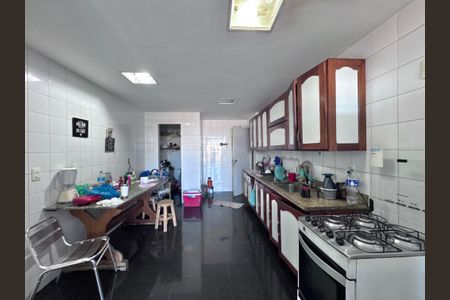 Apartamento para alugar com 209m², 3 quartos e 3 vagas Apartamento para alugar com 209m², 3 quartos e 3 vagasCozinha