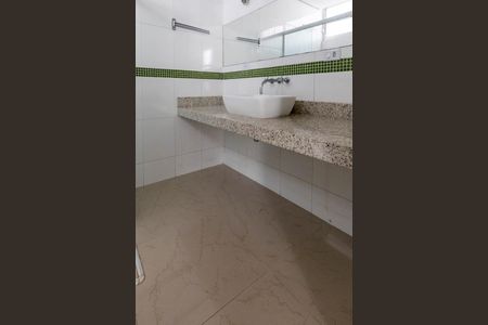 Apartamento para alugar com 300m², 4 quartos e 2 vagas Apartamento para alugar com 300m², 4 quartos e 2 vagasBanheiro da Suíte 2