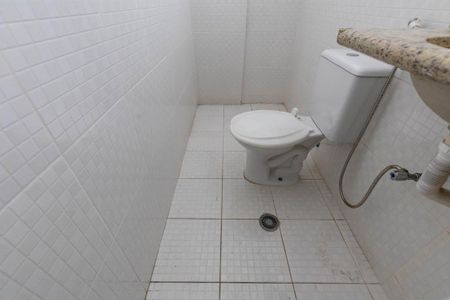 Apartamento para alugar com 300m², 4 quartos e 2 vagas Apartamento para alugar com 300m², 4 quartos e 2 vagasBanheiro de Serviço