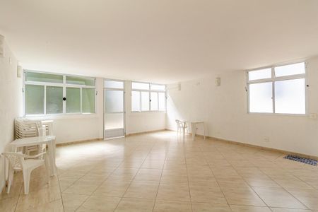Apartamento para alugar com 300m², 4 quartos e 2 vagas Apartamento para alugar com 300m², 4 quartos e 2 vagasÁrea comum - Salão de festas