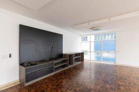 Apartamento para alugar com 300m², 4 quartos e 2 vagas Apartamento para alugar com 300m², 4 quartos e 2 vagasSala