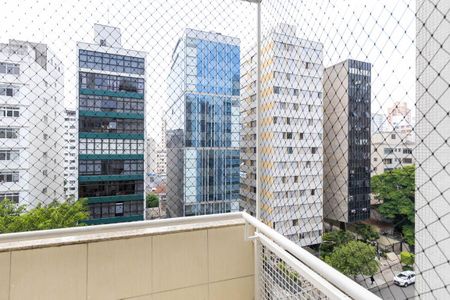Apartamento para alugar com 300m², 4 quartos e 2 vagas Apartamento para alugar com 300m², 4 quartos e 2 vagasVaranda