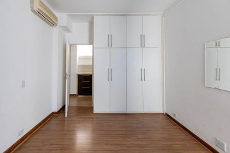 Apartamento para alugar com 300m², 4 quartos e 2 vagas Apartamento para alugar com 300m², 4 quartos e 2 vagasSuíte 2