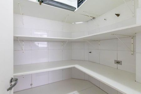 Apartamento para alugar com 300m², 4 quartos e 2 vagas Apartamento para alugar com 300m², 4 quartos e 2 vagasDespensa