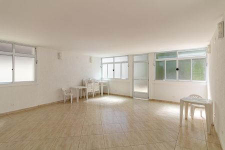 Apartamento para alugar com 300m², 4 quartos e 2 vagas Apartamento para alugar com 300m², 4 quartos e 2 vagasÁrea comum - Salão de festas