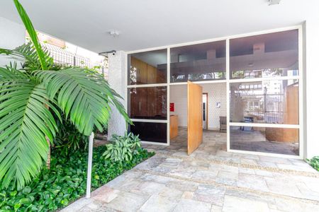 Apartamento para alugar com 300m², 4 quartos e 2 vagas Apartamento para alugar com 300m², 4 quartos e 2 vagasÁrea comum - Hall Social