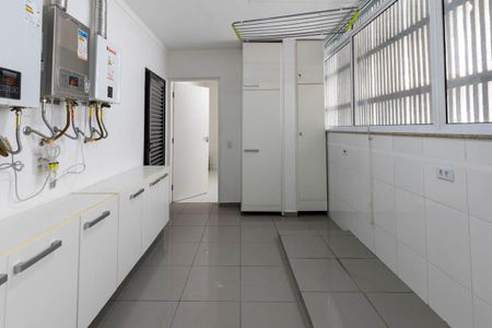 Apartamento para alugar com 300m², 4 quartos e 2 vagas Apartamento para alugar com 300m², 4 quartos e 2 vagasÁrea de Serviço