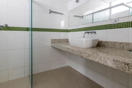 Apartamento para alugar com 300m², 4 quartos e 2 vagas Apartamento para alugar com 300m², 4 quartos e 2 vagasBanheiro da Suíte 2
