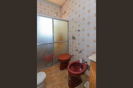 Casa à venda com 308m², 3 quartos e 4 vagasBanheiro da Suíte 2