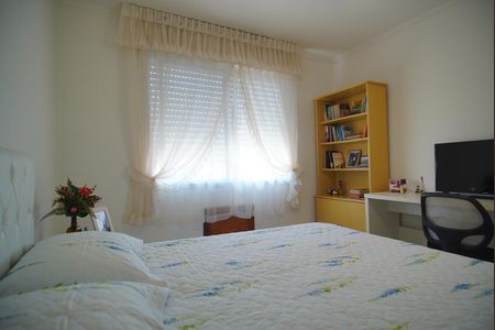 Quarto 1 de apartamento à venda com 3 quartos, 140m² em São Sebastião, Porto Alegre