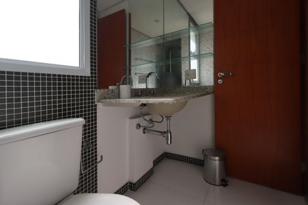 Apartamento à venda com 102m², 2 quartos e 2 vagasBanheiro da Suíte 2