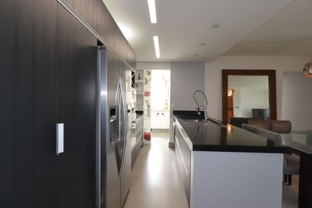 Apartamento à venda com 102m², 2 quartos e 2 vagasCozinha