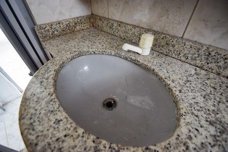 Apartamento para alugar com 48m², 2 quartos e 1 vaga Apartamento para alugar com 48m², 2 quartos e 1 vagaBanheiro