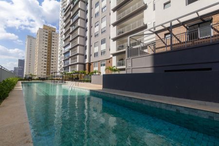 Apartamento à venda com 100m², 2 quartos e 2 vagas Apartamento à venda com 100m², 2 quartos e 2 vagasÁrea comum - Piscina