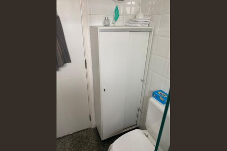 Banheiro de apartamento à venda com 2 quartos, 57m² em Vila Nova Conceição, São Paulo