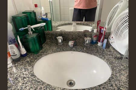 Banheiro de apartamento à venda com 2 quartos, 57m² em Vila Nova Conceição, São Paulo