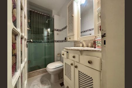 Apartamento à venda com 87m², 2 quartos e 1 vaga Apartamento à venda com 87m², 2 quartos e 1 vagaBanheiro social