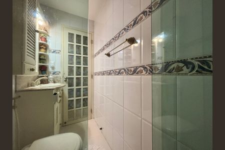 Apartamento à venda com 87m², 2 quartos e 1 vaga Apartamento à venda com 87m², 2 quartos e 1 vagaBanheiro social