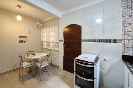 Casa à venda com 180m², 2 quartos e 2 vagas Casa à venda com 180m², 2 quartos e 2 vagasCozinha