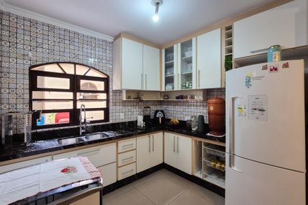 Casa à venda com 180m², 2 quartos e 2 vagas Casa à venda com 180m², 2 quartos e 2 vagasCozinha