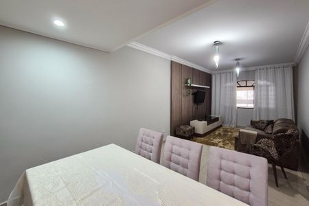 Casa à venda com 180m², 2 quartos e 2 vagas Casa à venda com 180m², 2 quartos e 2 vagasSala