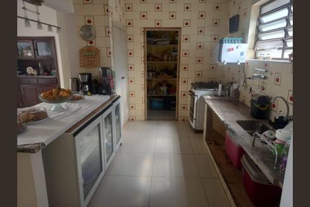 Casa à venda com 215m², 3 quartos e 4 vagas