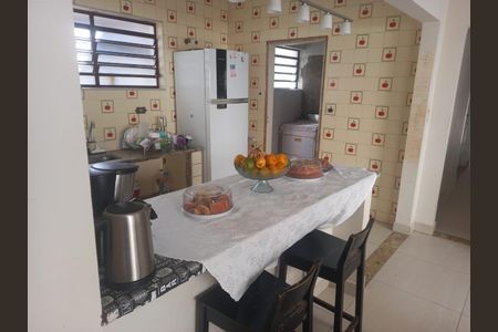 Casa à venda com 215m², 3 quartos e 4 vagas