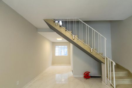 Casa à venda com 121m², 2 quartos e 2 vagasSala