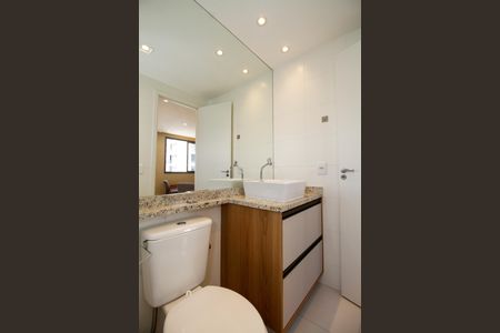 Banheiro de kitnet/studio para alugar com 1 quarto, 25m² em Pinheiros, São Paulo