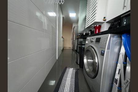 Apartamento à venda com 72m², 3 quartos e 1 vagaÁrea de Serviço