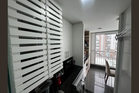 Apartamento à venda com 72m², 3 quartos e 1 vagaÁrea de Serviço