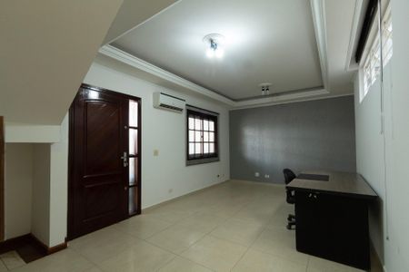 Casa para alugar com 114m², 3 quartos e 3 vagasSala