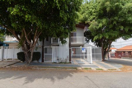 Casa para alugar com 114m², 3 quartos e 3 vagasFachada