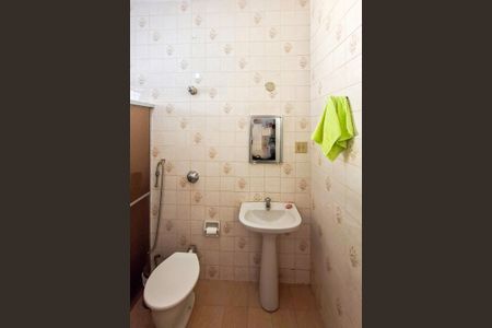 Casa à venda com 253m², 5 quartos e 4 vagas Casa à venda com 253m², 5 quartos e 4 vagasBanheiro da Suíte 2