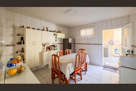 Casa à venda com 253m², 5 quartos e 4 vagas Casa à venda com 253m², 5 quartos e 4 vagasCopa