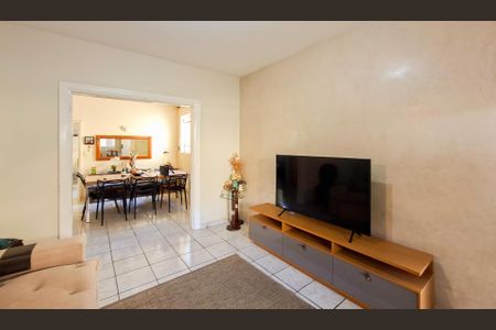 Casa à venda com 253m², 5 quartos e 4 vagas Casa à venda com 253m², 5 quartos e 4 vagasSala