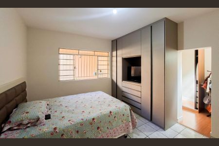 Casa à venda com 253m², 5 quartos e 4 vagas Casa à venda com 253m², 5 quartos e 4 vagasQuarto 1