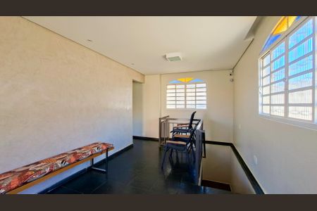 Casa à venda com 253m², 5 quartos e 4 vagas Casa à venda com 253m², 5 quartos e 4 vagasSala 2